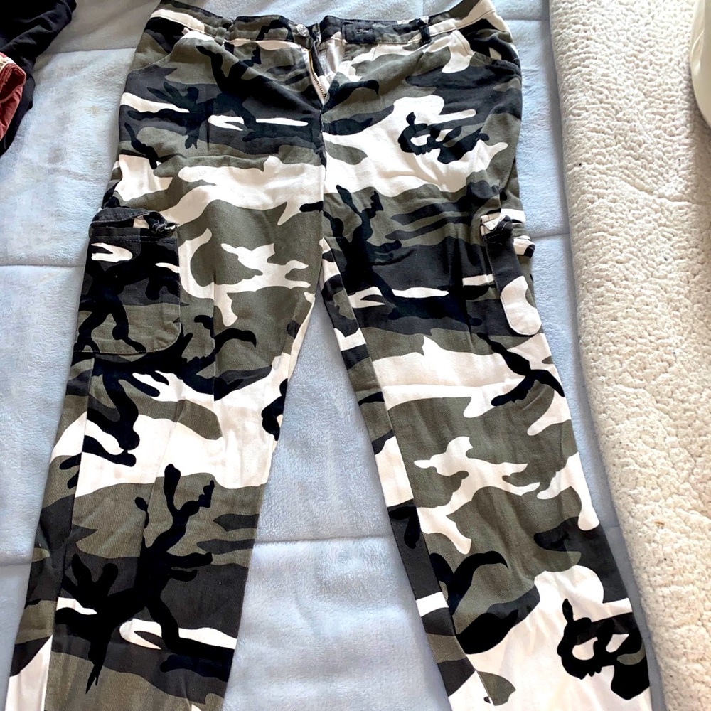 women’s camo jogger pants
